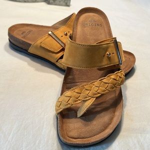 Earth Origins Slip on Thongs Tan Size 8 Leather